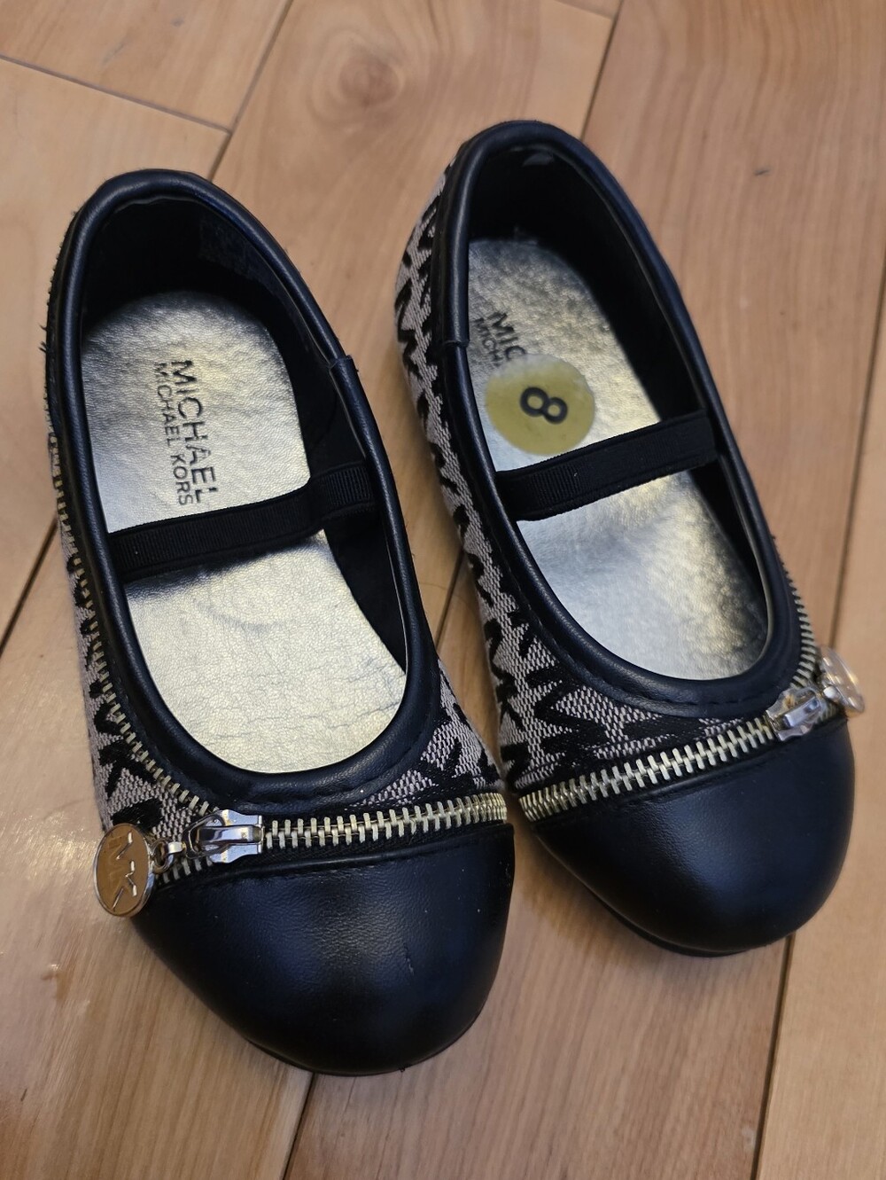Michael Kors signature Canvas Baby Girl Shoes Size 8 Like New